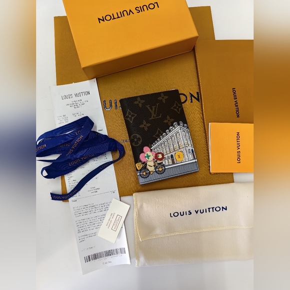 Louis Vuitton Passport Cover Wallet - Picture 1 of 12